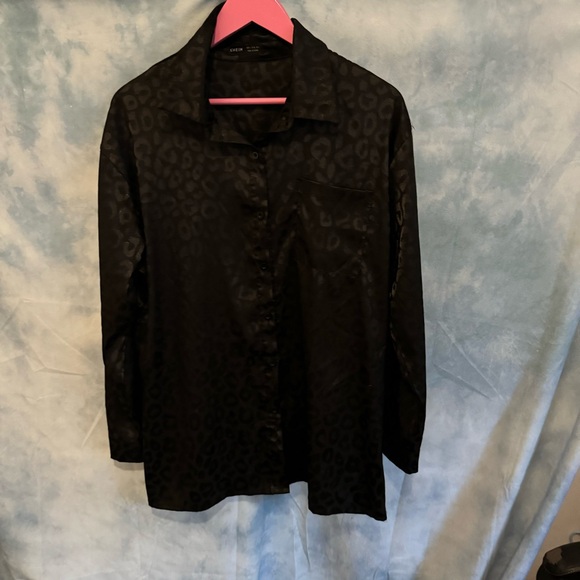 Oversized black leopard print button up - Picture 4 of 6